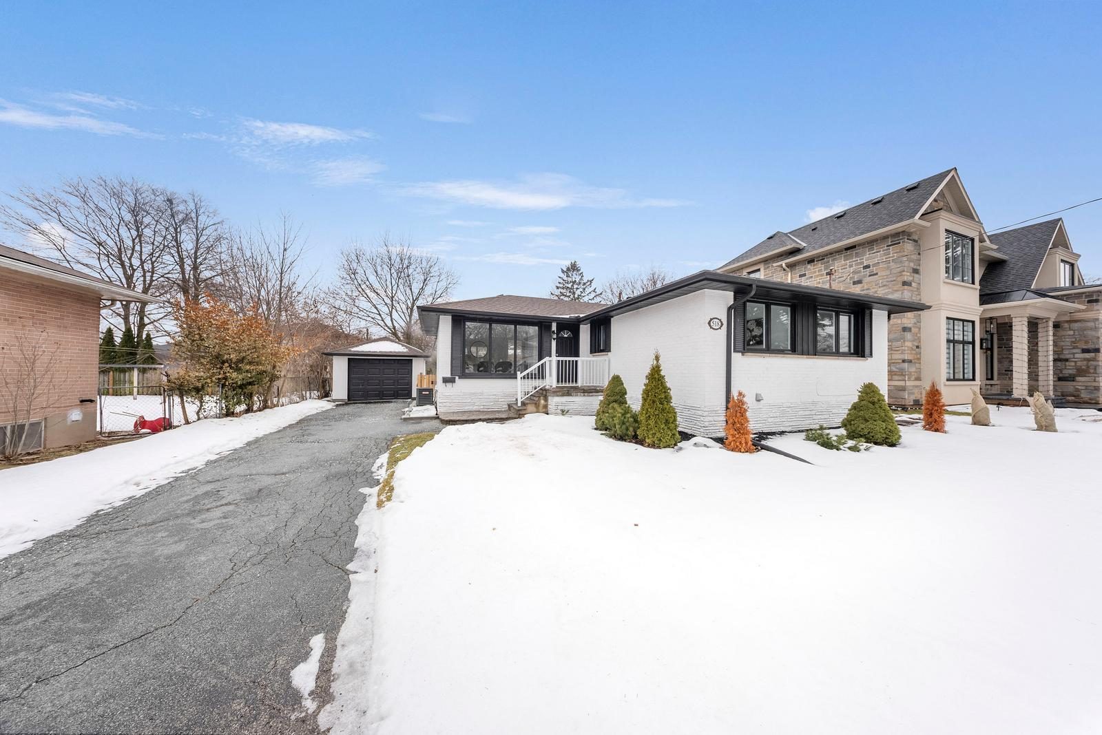 518 Third Line - Front Exterior