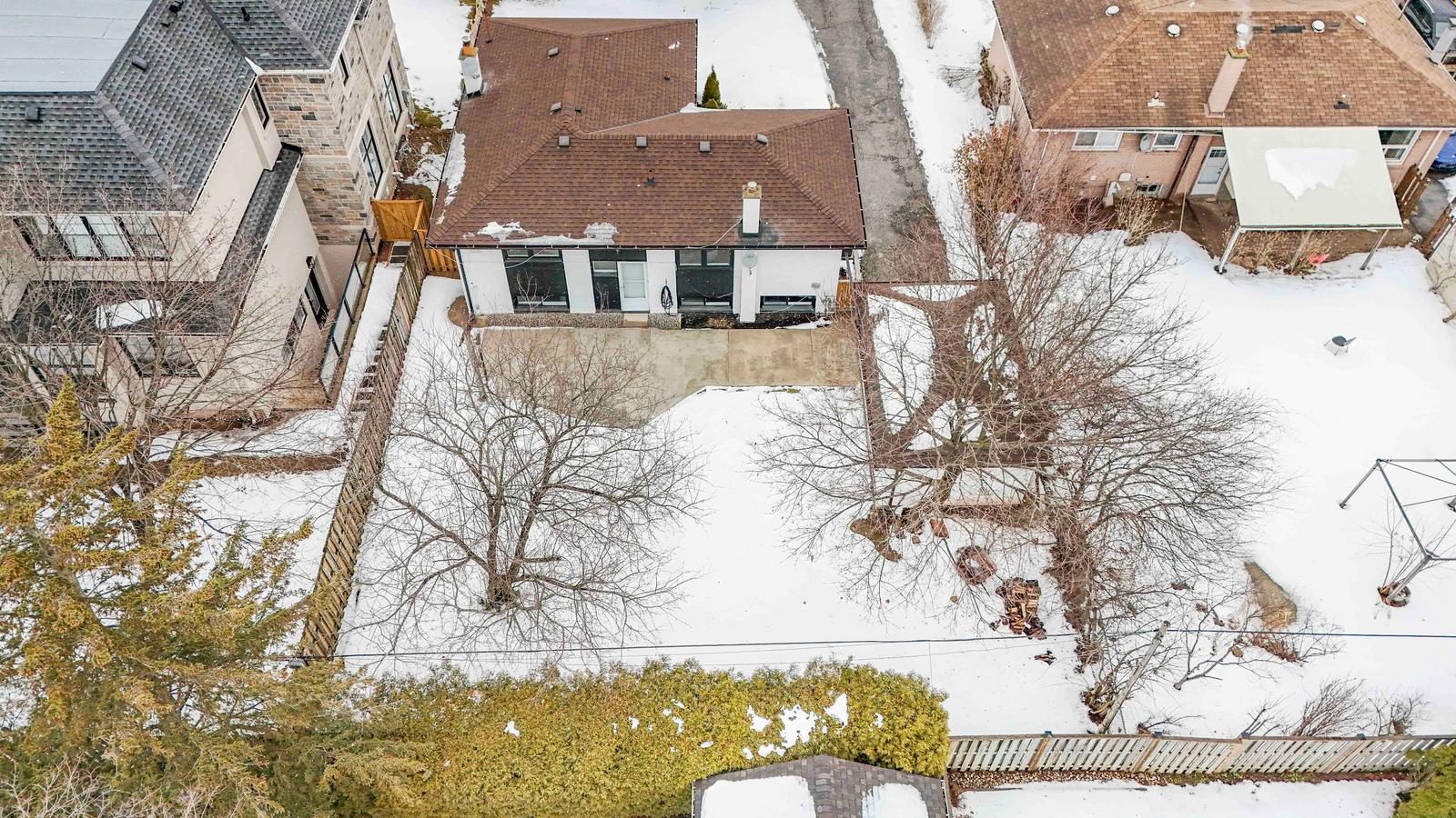 518 Third Line - Aerial View